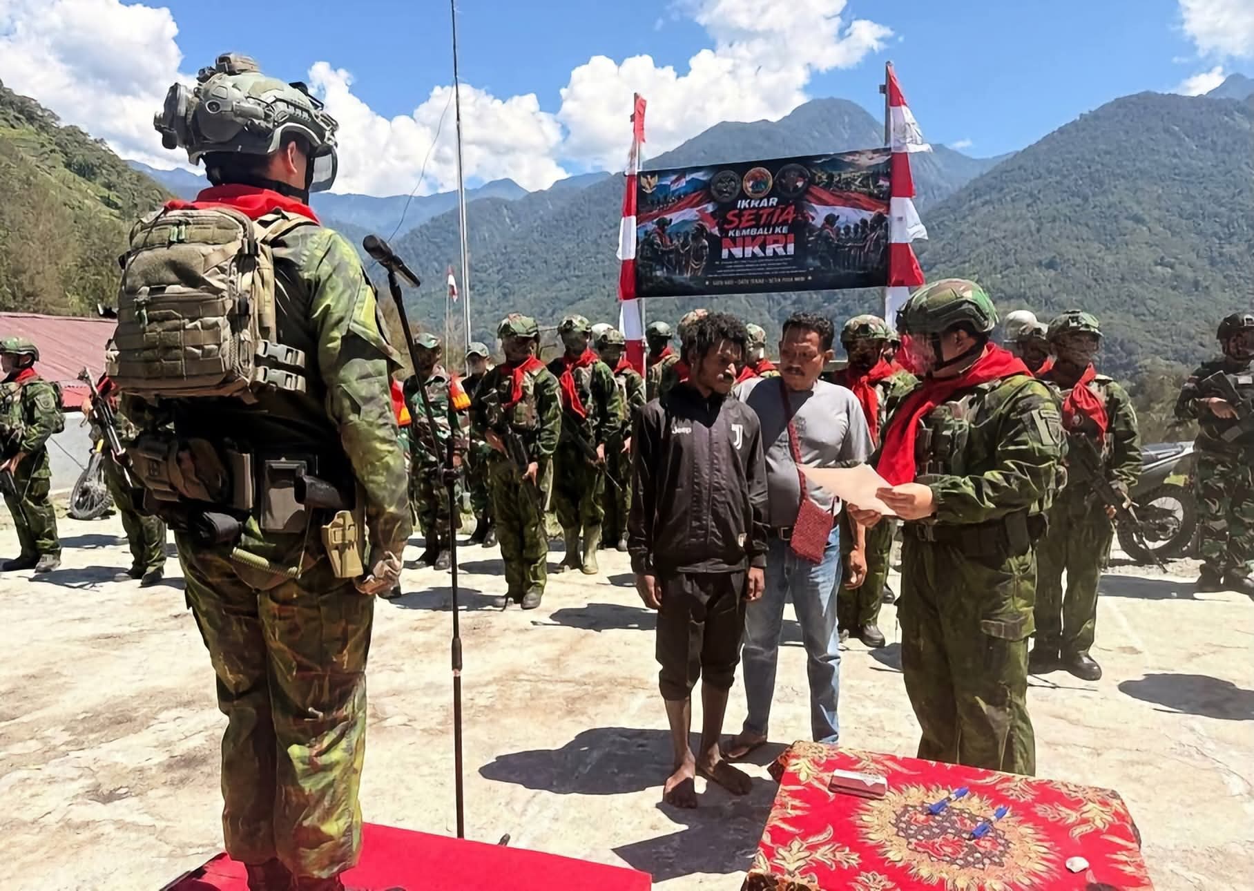MANTAN ANGGOTA OPM ERISON MURIB IKRAR KEMBALI KE NKRI DI BEOGA